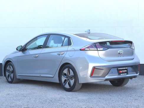 Used 2022 Hyundai Ioniq Limited FWD image 2