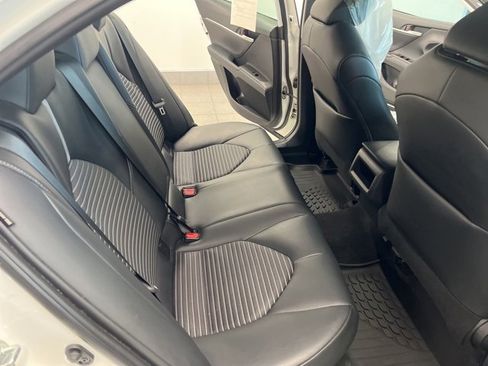 Used 2021 Toyota Camry SE w/ Cold Weather Package image 21