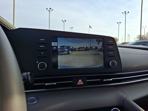 Certified 2025 Hyundai Elantra Sport image 21