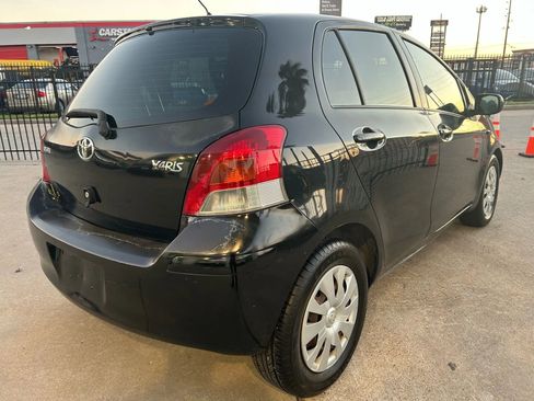 Used 2010 Toyota Yaris 4-Door Hatchback image 6
