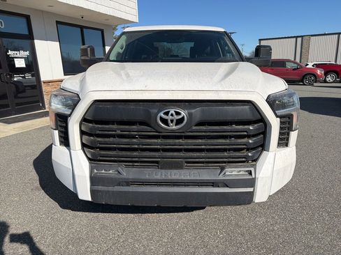 Used 2022 Toyota Tundra SR5 w/ SR5 Convenience Package image 10