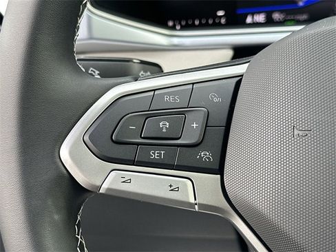 New 2026 Volkswagen Taos SE image 18