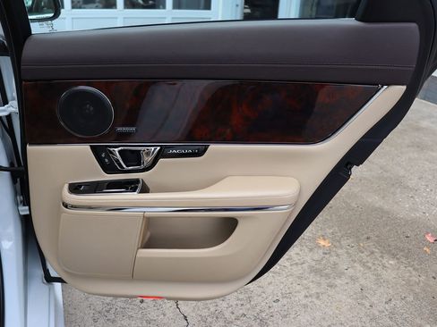 Used 2017 Jaguar XJ R-Sport image 43