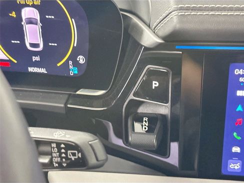 Certified 2024 Porsche Macan Turbo Electric AWD/4WD image 36