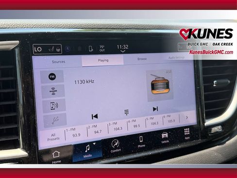 Used 2024 Chrysler Pacifica Touring-L FWD image 26