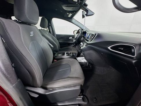 Used 2020 Chrysler Pacifica Touring w/ S Appearance Package image 36