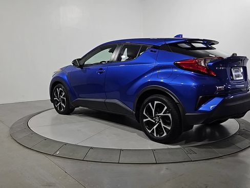 Used 2022 Toyota C-HR XLE FWD image 3