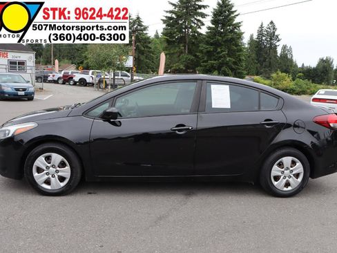 Used 2017 Kia Forte LX FWD image 5