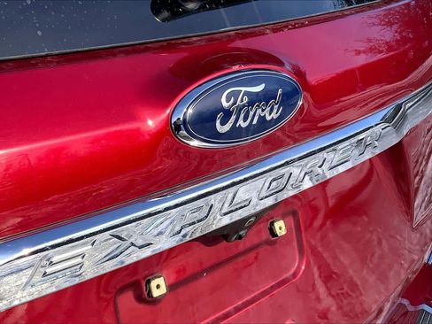 Used 2019 Ford Explorer Limited w/ Class III Trailer Tow Package image 30