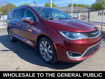 Used 2018 Chrysler Pacifica Limited w/ Tire & Wheel Group