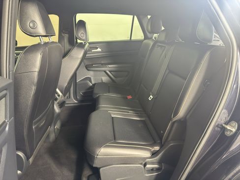 Used 2020 Volkswagen Atlas Cross Sport SE w/ Towing Package AWD/4WD image 32