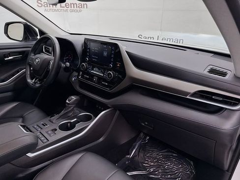 Used 2021 Toyota Highlander XLE image 30