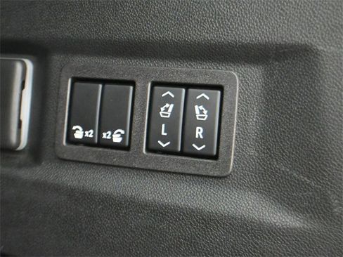 Used 2023 Chevrolet Tahoe LT w/ Luxury Package image 28