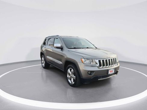 Used 2013 Jeep Grand Cherokee Overland AWD/4WD image 2