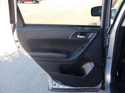 Used 2015 Subaru Forester 2.5i Limited AWD/4WD image 24