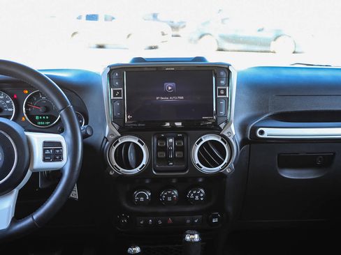Used 2015 Jeep Wrangler Unlimited Sahara AWD/4WD image 13