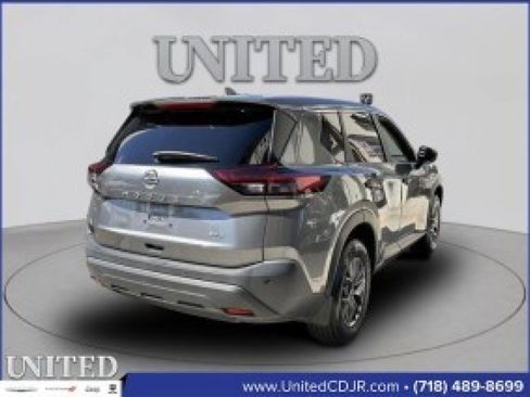 Used 2021 Nissan Rogue S image 3