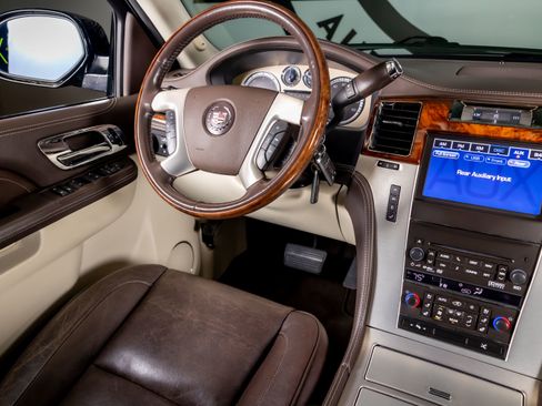 Used 2014 Cadillac Escalade Platinum image 6