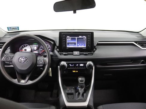 Used 2021 Toyota RAV4 LE image 18