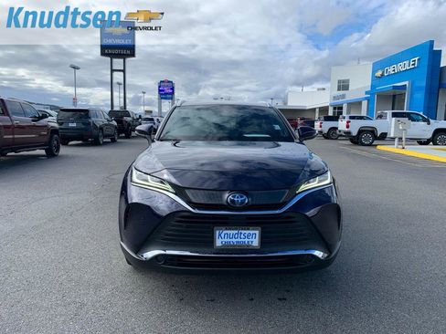 Used 2022 Toyota Venza XLE image 2