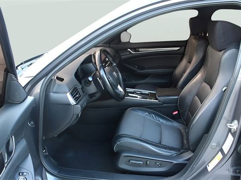 Used 2018 Honda Accord Sport image 11