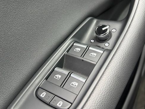 Used 2023 Audi Q8 Premium image 36