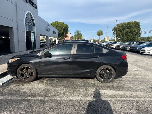 Used 2017 Chevrolet Cruze LS FWD image 8