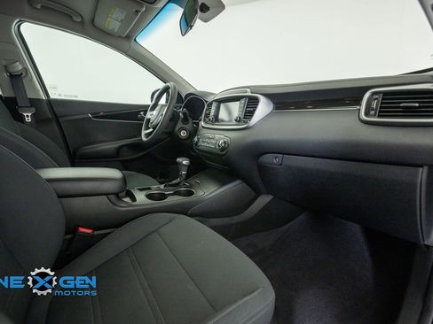 Used 2019 Kia Sorento AWD image 39