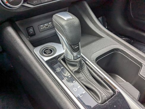 Used 2024 Nissan Sentra SV FWD image 22