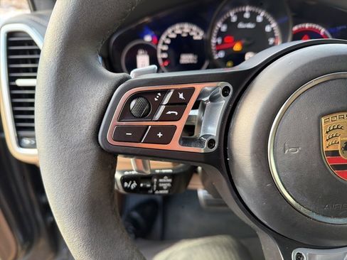 Used 2021 Porsche Cayenne Turbo image 11