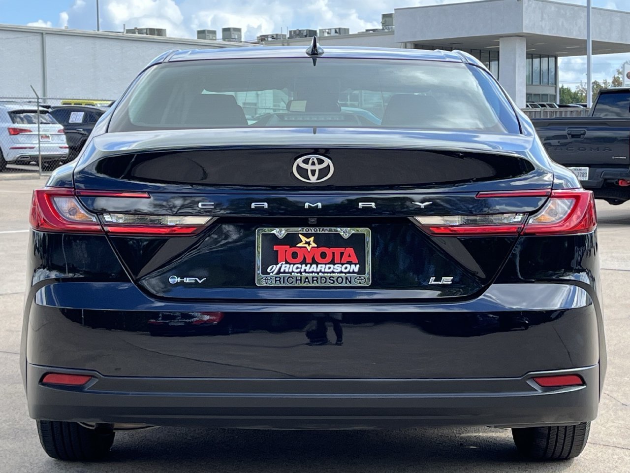 Used 2025 Toyota Camry LE FWD image 5