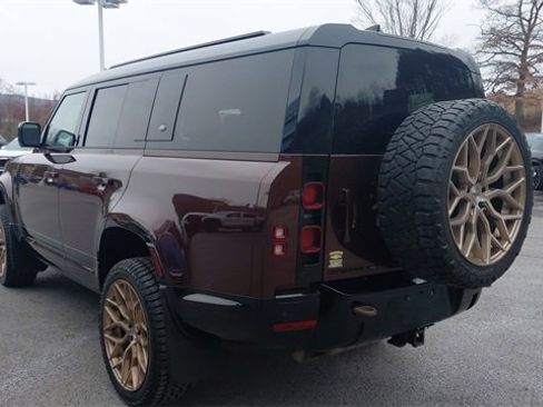 Used 2023 Land Rover Defender 130 X-Dynamic SE image 6