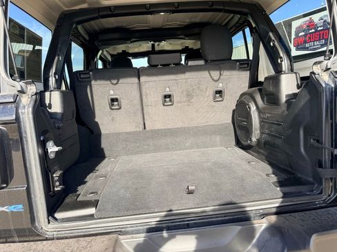 Used 2023 Jeep Wrangler Unlimited w/ Cold Weather Group image 16