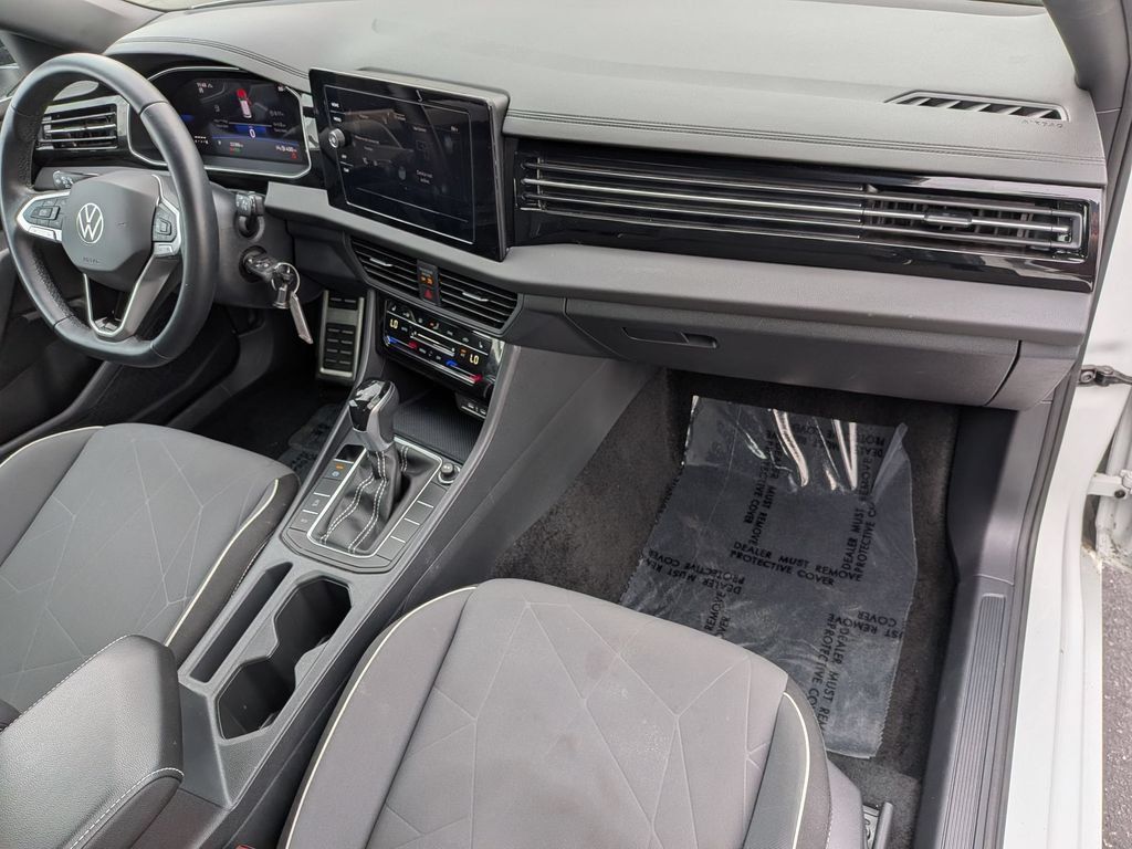 Used 2025 Volkswagen Jetta Sport FWD image 31