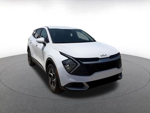 Used 2025 Kia Sportage LX FWD image 3