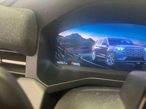 Used 2025 Ford Explorer ST-Line w/ ST-Line Street Pack AWD/4WD image 6