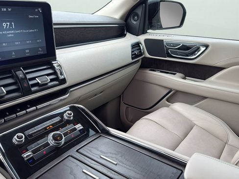 Used 2018 Lincoln Navigator Select AWD/4WD image 19