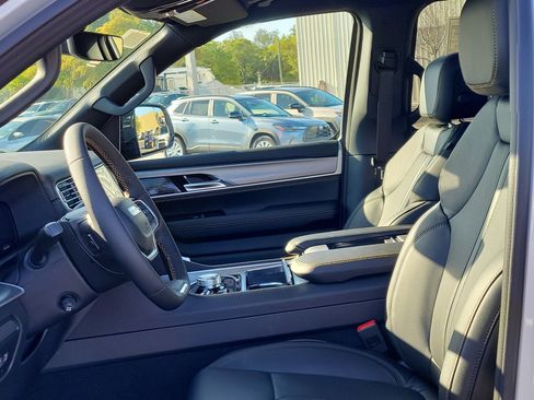 New 2026 Jeep Grand Wagoneer 4WD image 18
