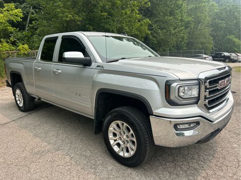 Used 2018 GMC Sierra 1500 SLE w/ SLE Value Package AWD/4WD image 3