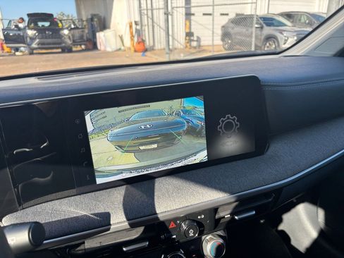 Used 2025 Nissan Kicks SV image 17