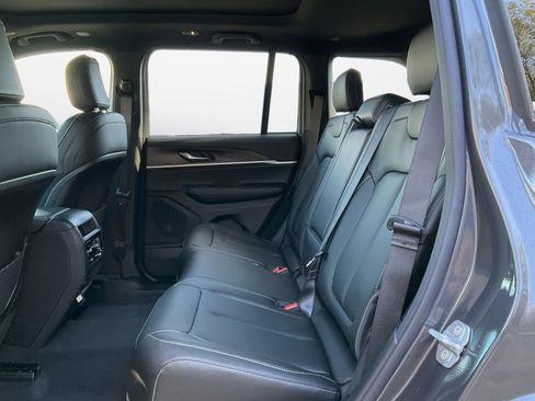 New 2025 Jeep Grand Cherokee Limited AWD/4WD image 13