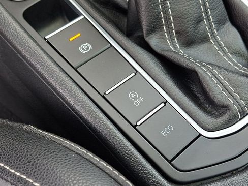 Used 2025 Volkswagen Jetta SE FWD image 23