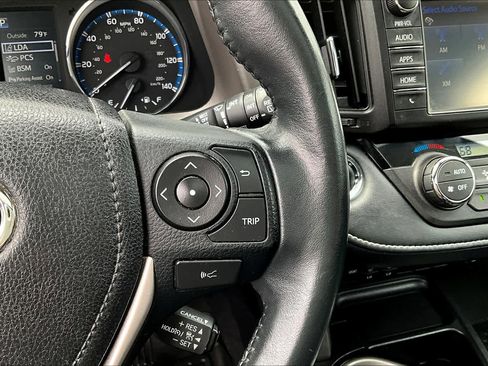 Used 2016 Toyota RAV4 Limited image 23