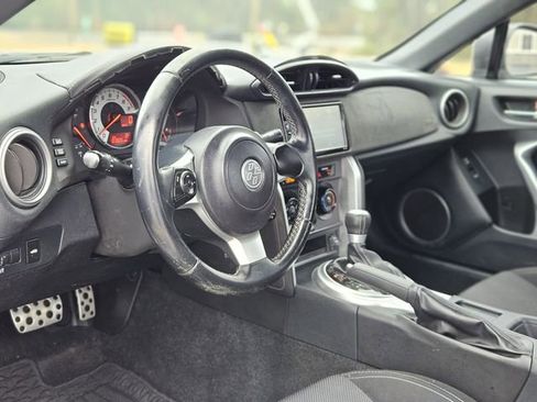 Used 2017 Toyota 86 image 12