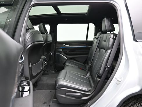 Used 2022 Jeep Grand Cherokee L Overland AWD/4WD image 11