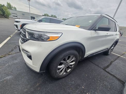 Used 2020 Ford Explorer XLT w/ Equipment Group 202A AWD/4WD image 4