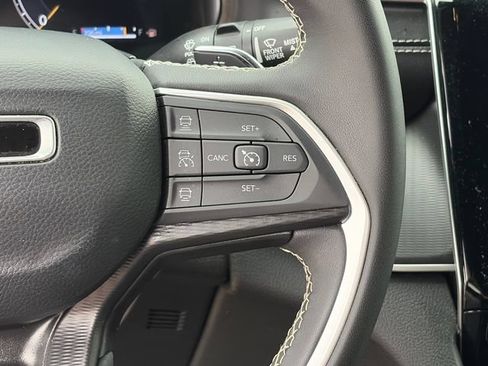 Used 2024 Jeep Grand Cherokee Laredo RWD image 21