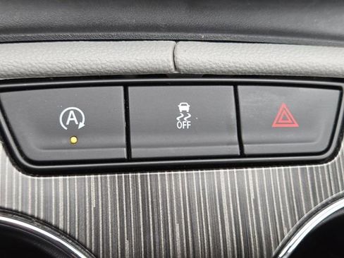 Certified 2023 GMC Acadia SLT w/ Technology Package image 9