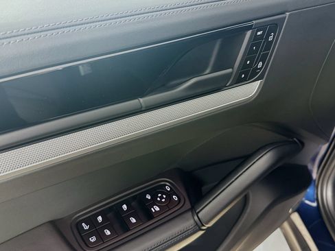 Used 2025 Porsche Cayenne E-Hybrid AWD/4WD image 18