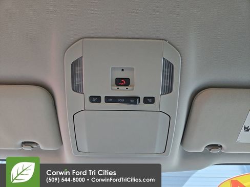 Used 2024 Toyota Highlander LE image 33